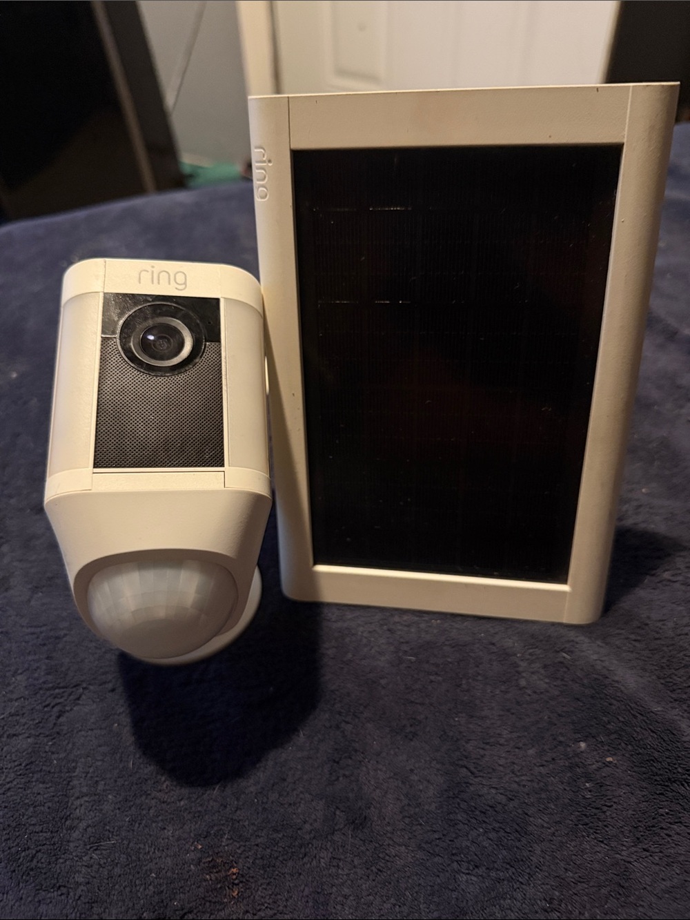 Ring Spotlight Cam 5AT3S8 Outdoor HD Security Camera with solar panel